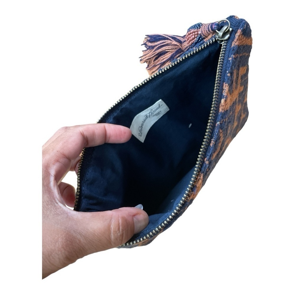 Universal Thread Clutch/ Pouch - Picture 5 of 8